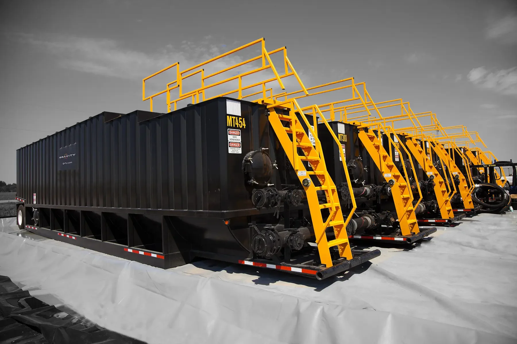 Fluid containment tanks